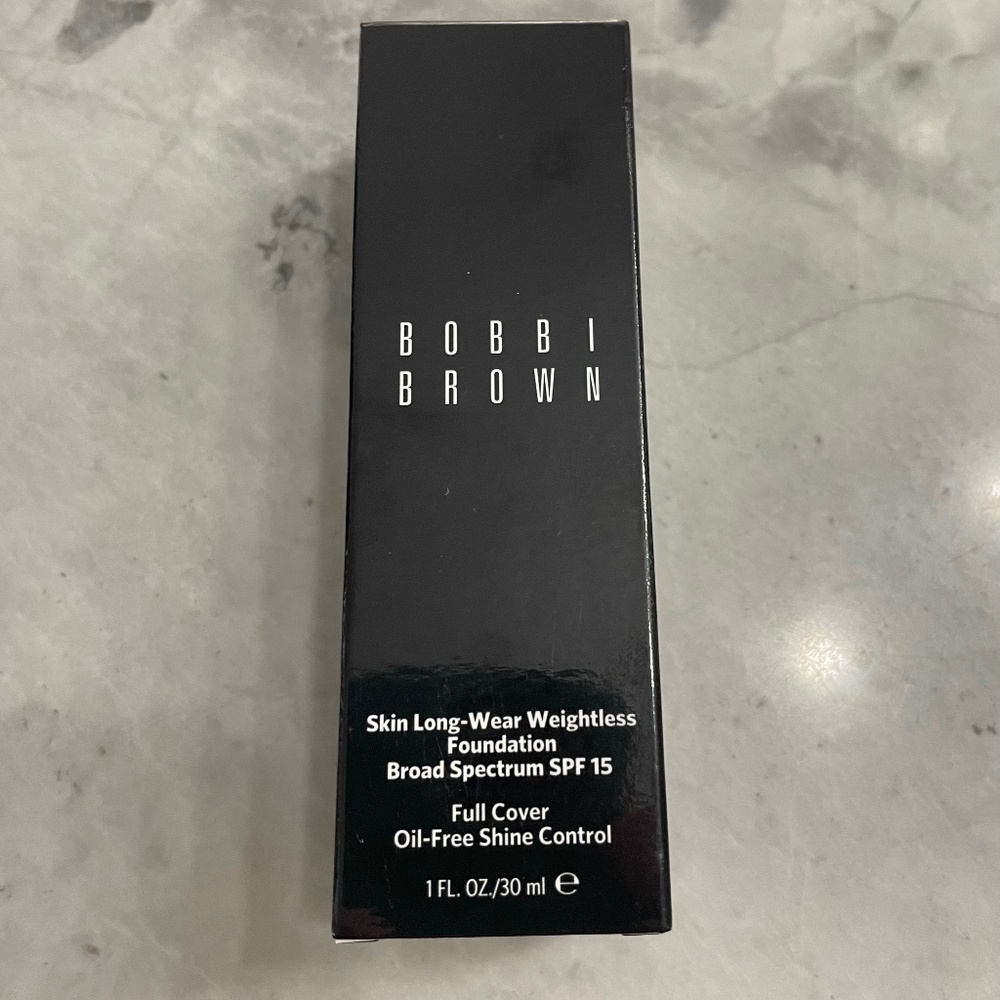 Bobbi Brown Skin Long-Wear Weightless Foundation - Walnut 8